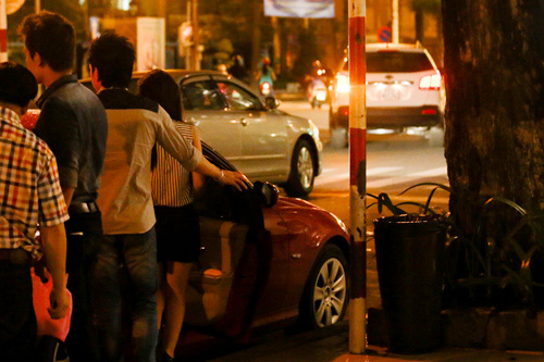 Vợ chồng Đan Trường mệt mỏi sau tiệc cưới - 7