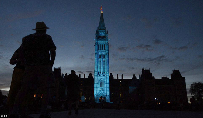 Tòa nhà chính phủ của Ottawa và tháp Peace Tower
