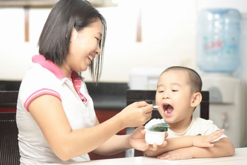Xấu hổ vì con thích ăn chực - 1