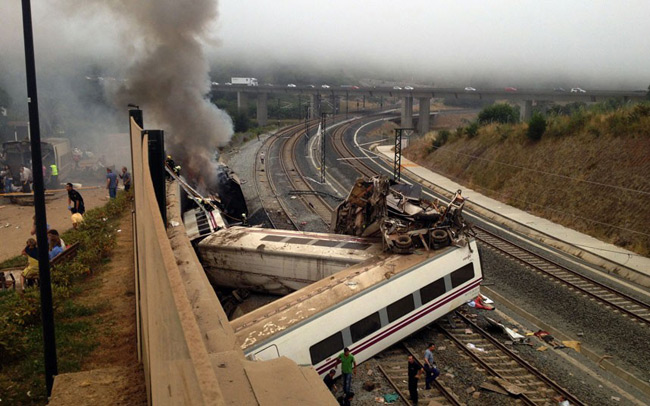 Đây là vụ tai nạn đường sắt tồi tệ nhất trong vòng 40 năm qua ở Tây Ban Nha
