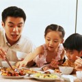 Làm mẹ - Xấu hổ vì con thích ăn chực