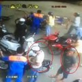 Tin tức - Clip: 'Cô gái bị cướp túi xách khi đang đổ xăng'
