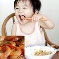 Làm mẹ - ‘Vỏ tôm làm gì có canxi mà ăn”?