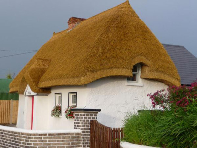 Mái nhà của ngôi nhà này làm chúng ta liên tưởng tới mái nhà trong truyện 'Ba chú heo'.
