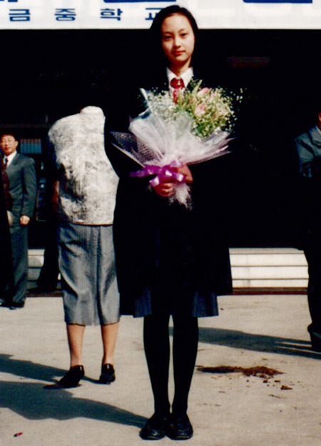 Soi ảnh thời thơ ấu của bạn gái Won Bin - 10