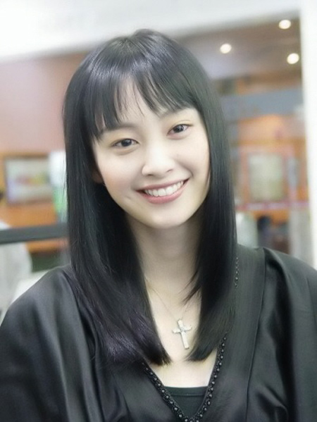 Soi ảnh thời thơ ấu của bạn gái Won Bin - 13