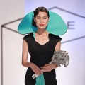 Xem & Đọc - Đẳng cấp thời trang với "Âm mưu giày gót nhọn"