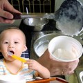 Làm mẹ - Em có nên cho con ăn cháo dinh dưỡng?