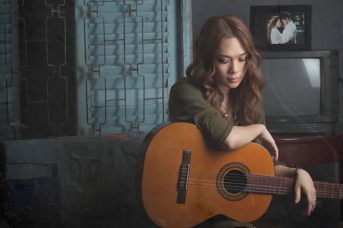 Mỹ Tâm tự tay đệm đàn trong đêm nhạc riêng - 9