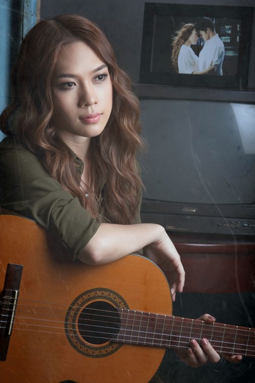 Mỹ Tâm tự tay đệm đàn trong đêm nhạc riêng - 7