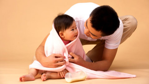 ‘Bí kíp sống sót’ của một ông bố trẻ - 1