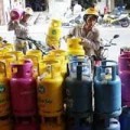 Mua sắm - Giá cả - Giá gas 'nối gót' giá điện tăng 8.000 đồng/bình