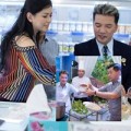 Làng sao - Bố mẹ chồng Hà Tăng háo hức nhìn Mr Đàm trổ tài