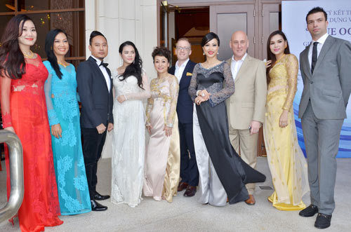 HH Diệu Hân lần đầu khoe lưng trần - 9