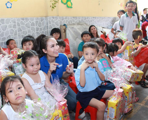 Bảo Anh “âu yếm” Lương Mạnh Hải dưới mưa - 7