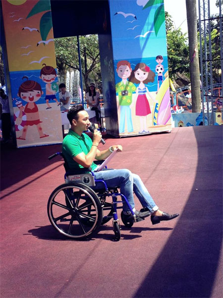 Bảo Anh “âu yếm” Lương Mạnh Hải dưới mưa - 4