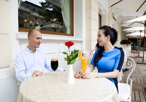 Hoa hậu Thu Hoài rạng rỡ bên #039;#039;trai Tây#039;#039; - 8