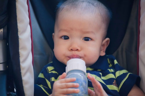 Thúy Vinh lần đầu đưa con trai ra phố - 13