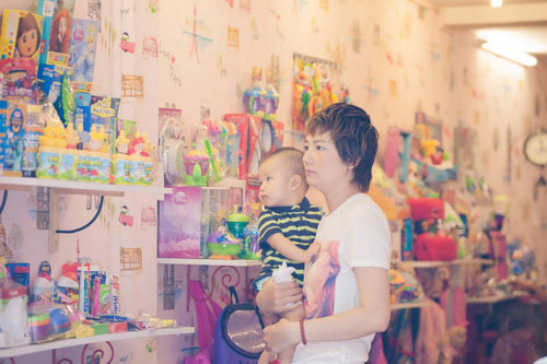 Thúy Vinh lần đầu đưa con trai ra phố - 6