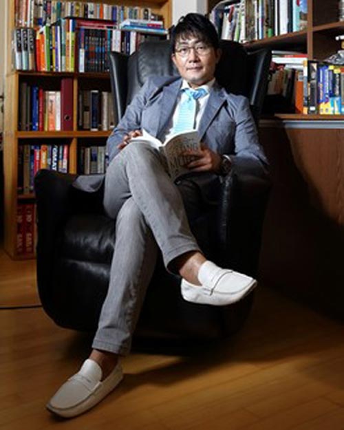 Thầy giáo dạy thêm kiếm 90 tỉ đồng mỗi năm - 1