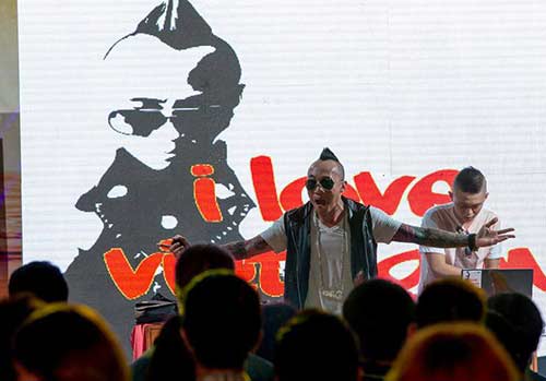 Cô gái lai 14 tuổi gây sốt quot;I love Vietnam 2quot; - 3