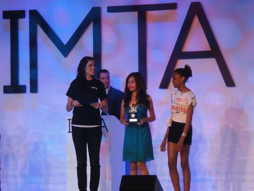 Cô gái lai 14 tuổi gây sốt quot;I love Vietnam 2quot; - 6