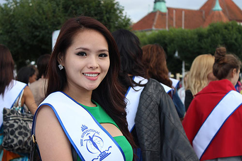 quot;Rối như tơ vòquot; tìm người thi Miss World - 2