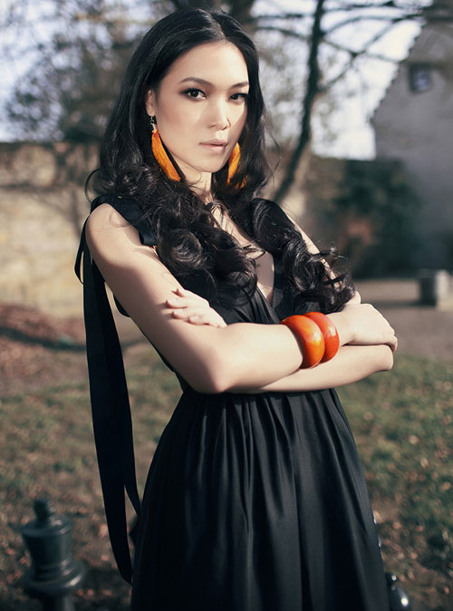 quot;Rối như tơ vòquot; tìm người thi Miss World - 4