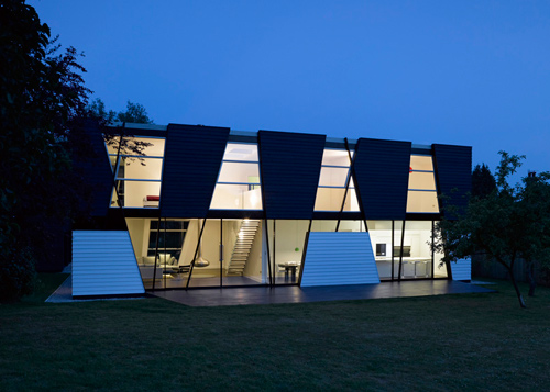 Tò mò nội thất nhà nửa kín nửa hở - 9