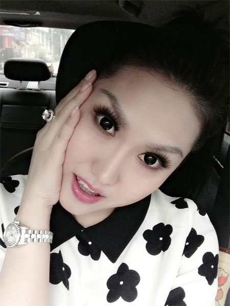 Ngọc Trinh khoe em kết nghĩa xinh đẹp - 12