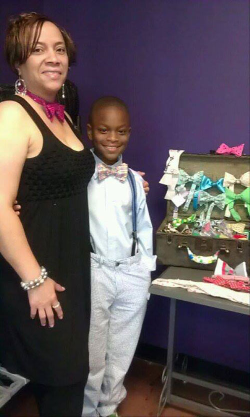 Cậu bé 11 tuổi làm giàu từ... #039;nơ#039; - 10