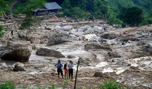 Tiếp tục tìm 2 người mất tích vì bão số 6 - 1