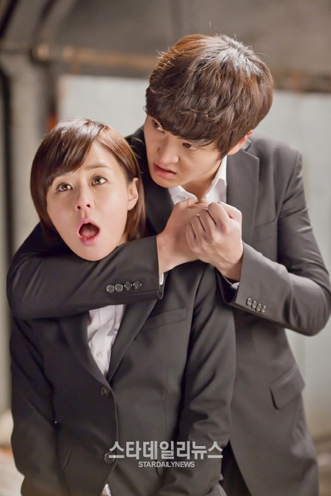 Gây ấn tượng trong nửa đầu năm 2013 là mối tình của cặp đũa lệch Jo Won và Choi Kang Hee trong phim Điệp viên công vụ cấp 7.
