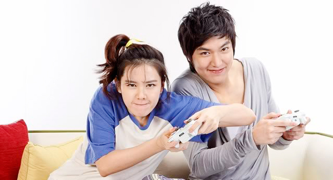 Hình ảnh nhí nhố của cặp 'chị em' Son Ye Jin và Lee Min Ho trên phim.
