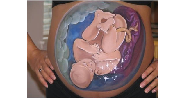 Hình ảnh chân thực về cuộc sống thai nhi trong bụng mẹ.
