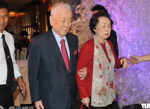 HH Lý Gia Hân lại quot;xích míchquot; với mẹ chồng - 2