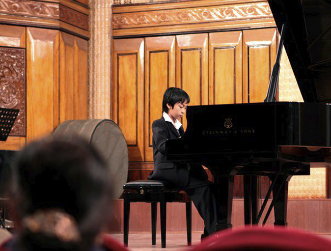 Tuy đang ở độ tuổi niên thiếu, nhưng Đăng Quang đã sớm có những thành công bước đầu trong vai trò một nghệ sĩ trình diễn piano cổ điển với các giải thưởng tài năng trẻ tại Ý và Hàn Quốc trong năm 2012.

