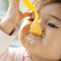 Làm mẹ - Ăn váng sữa làm gì cho tốn?