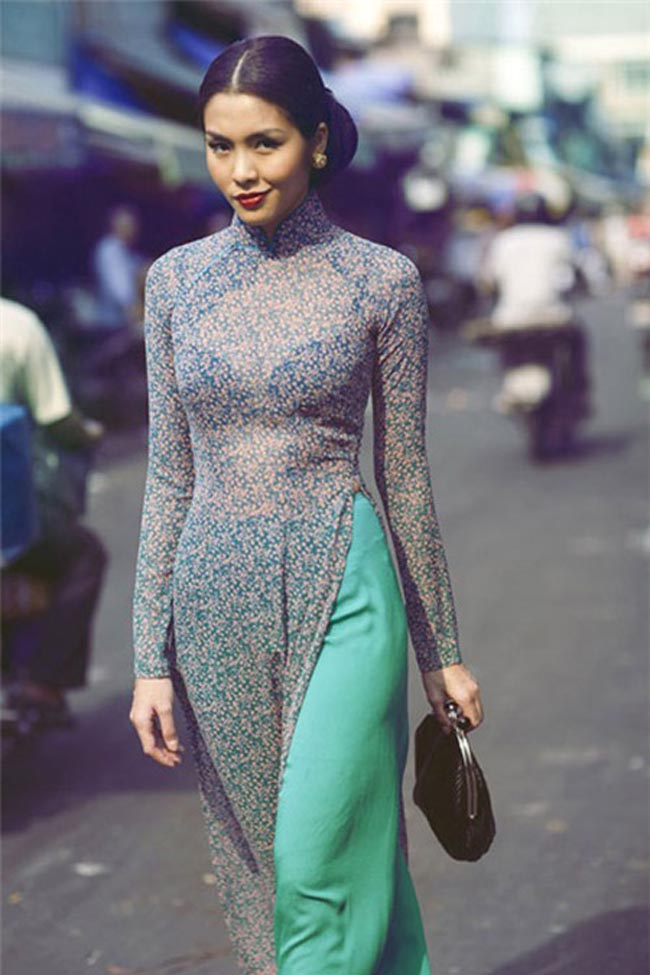 Diện áo dài nhưng thay vì vẻ nền nã dịu hiền, Hà Tăng toát lên nét sảo sảo của phụ nữ Việt thời hiện đại.
