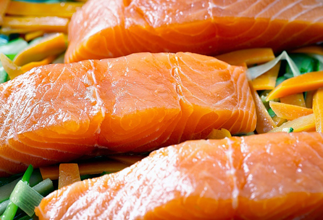 Cá hồi đóng hộp

Chị em không thể bỏ qua lợi ích của omega-3 với sự phát triển trí não thai nhi. Không chỉ có thể, cá hồi còn giàu vitamin D và các khoáng chất quan trọng. Nên ăn cá hồi đóng hộp thay vì cá hồi tươi để loại trừ nguy cơ nhiễm thủy ngân.

