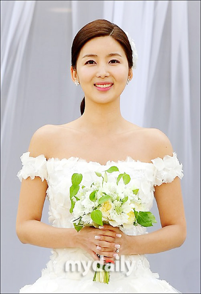 Park Sol Mi là cái tên không quá xa lạ với khán giả Việt qua hàng loạt những bộ phim truyền hình nổi tiếng. Đặc biệt khi kết hôn cùng nam tài tử Han Jae Suk, cái tên Park Sol Mi càng được nhiều người biết đến.
