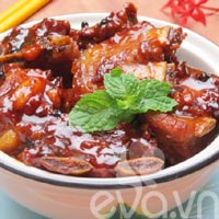 Sườn kho tiêu hấp dẫn với cách làm đơn giản ăn mãi không chán