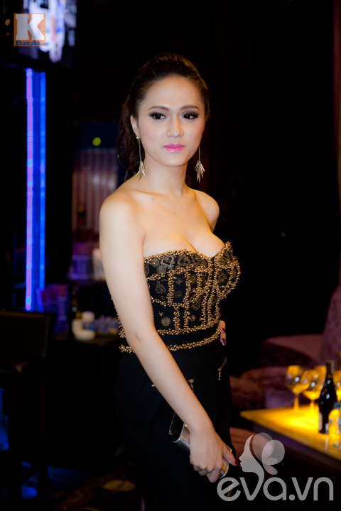 Hương Giang Idol khoe vòng 1 căng tròn - 5