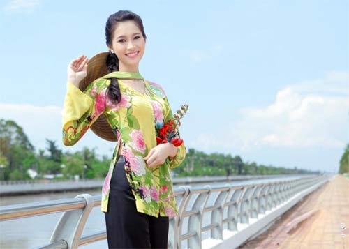 HH Thu Thảo đẹp rạng rỡ trong tà áo bà ba - 1