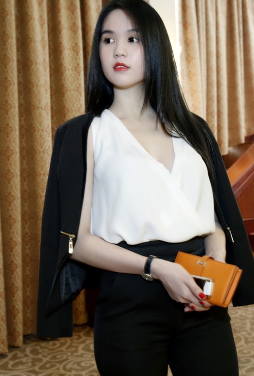 Ngọc Trinh rạng rỡ với vai trò giám đốc - 3