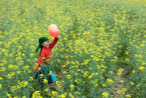 Khoảnh khắc tuổi thơ tuyệt đẹp qua ống kính nhiếp ảnh gia - 7