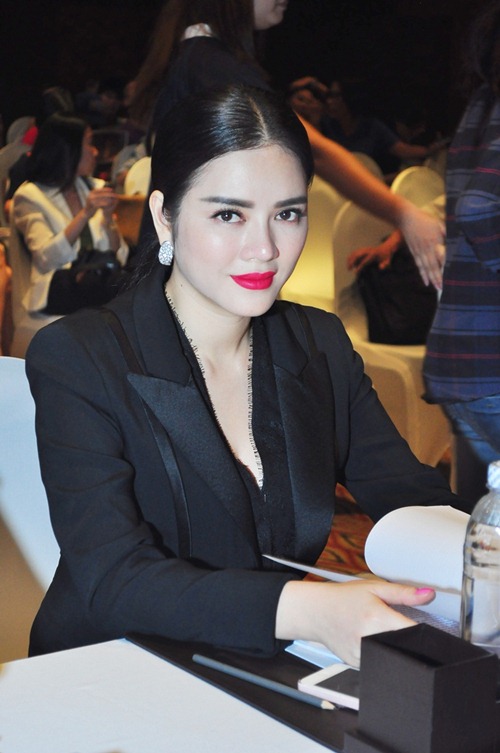 Lý Nhã Kỳ #039;chuẩn men#039; với trang phục 800 triệu - 2