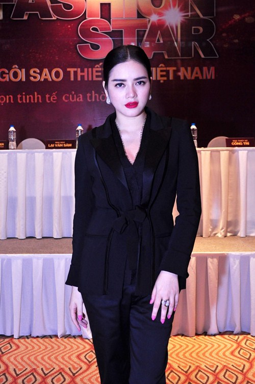 Lý Nhã Kỳ #039;chuẩn men#039; với trang phục 800 triệu - 3