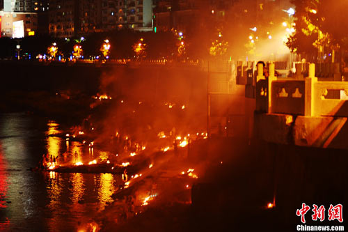 Trung Quốc: Mịt mù khói lửa vì... hóa vàng - 2