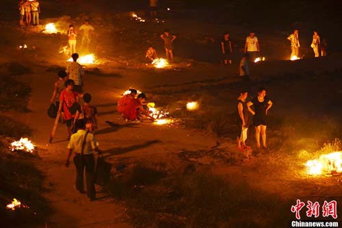 Trung Quốc: Mịt mù khói lửa vì... hóa vàng - 3